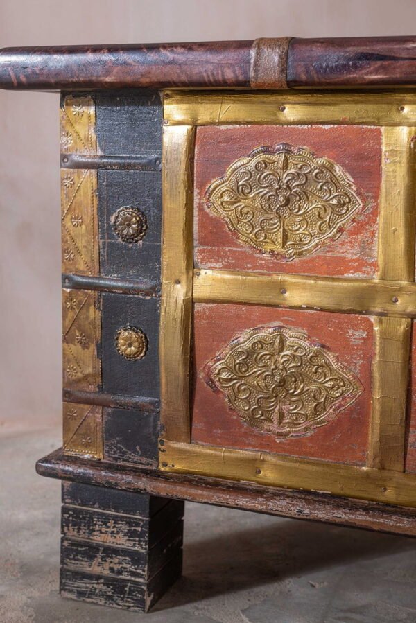 Cream Wooden Chest with Brass Trim - Image 3