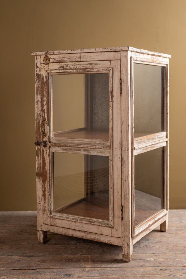 Cream Vintage Display Cabinet - Image 9